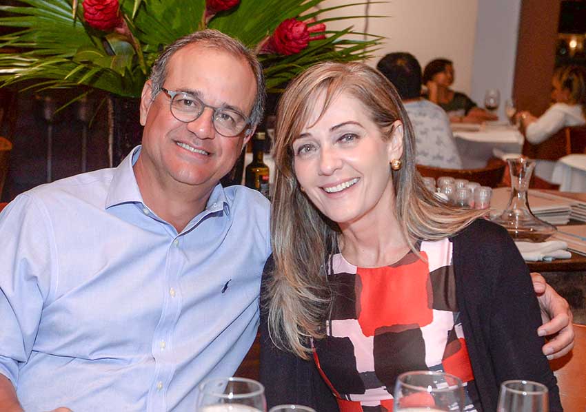 Mário Mendonça é o Destaque Engenharia de hoje dia 16 de junho de 2021, na foto o amoado engenheiro civil, está com sua esposa Maria Alice