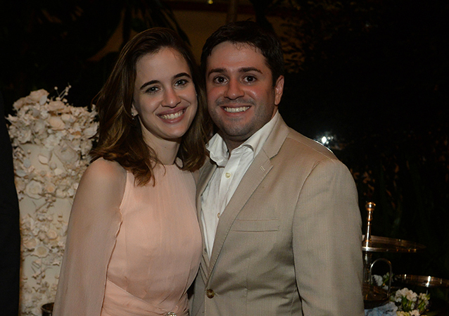 O Advogado Fábio Motta e Paloma foram padrinhos do casamento de Beatriz Oliveira e João Pedro Bahiana