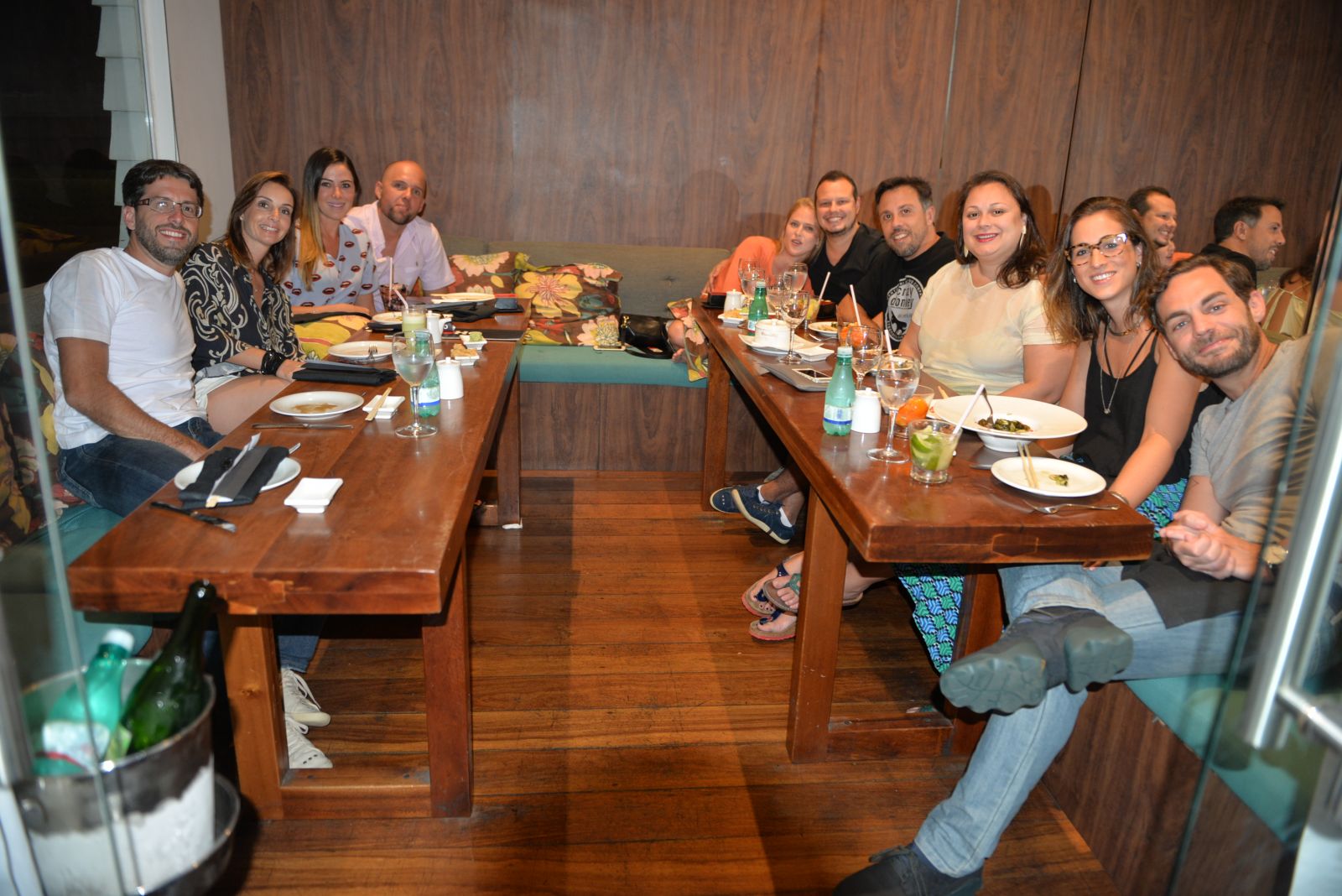 Paulistas jantando no restaurante de Salvador neste sábado.