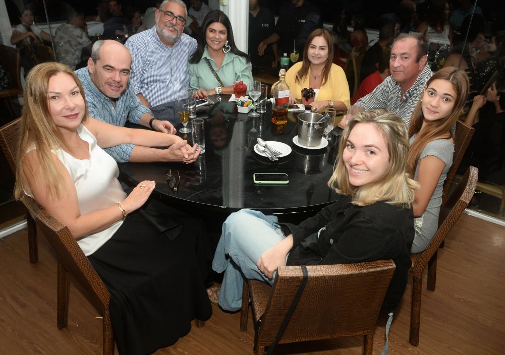Veja alguns dos muitos que jantaram no sábado 23/11, nos restaurantes Soho e Amado
