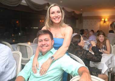 Liliana e Pedro Dourado da Uranus 2, jantando no Chez Bernard em fotos de Valterio