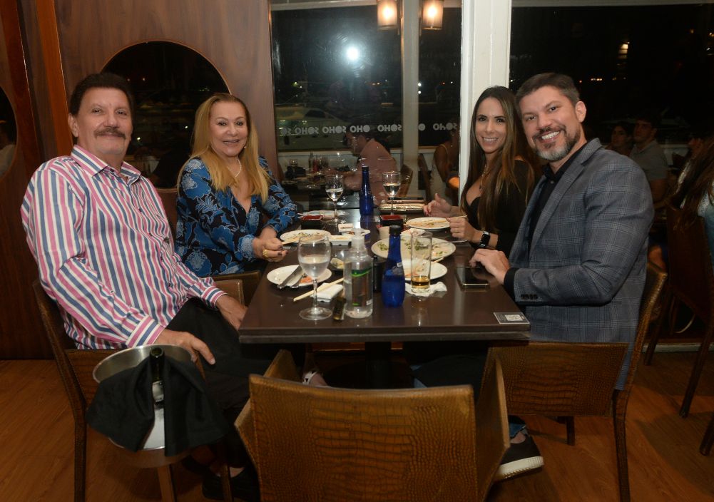 Veja famosos que jantaram dia 30 de outubro no Restaurante Soho da Bahia Marina em Salvador