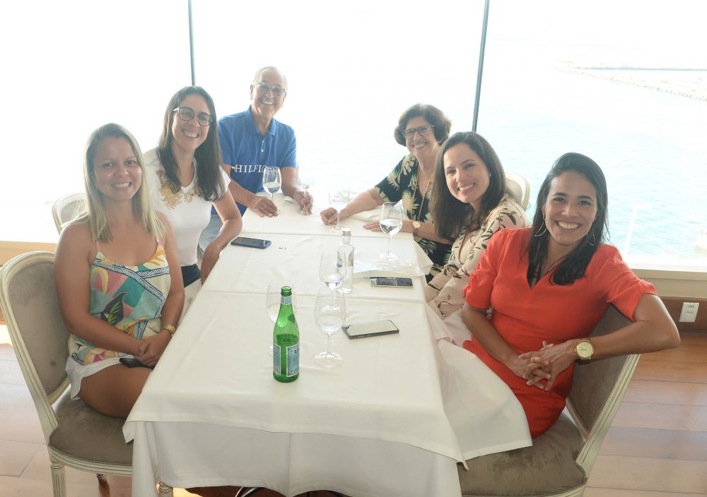 Terezinha e Luiz Nascimento comemoraram os seus 51 anos de casados almoçando no Chez Bernard com a fámilia