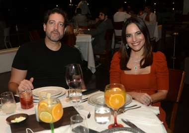 Lara e o Advogado very important Ciro Soares jantando no Amado