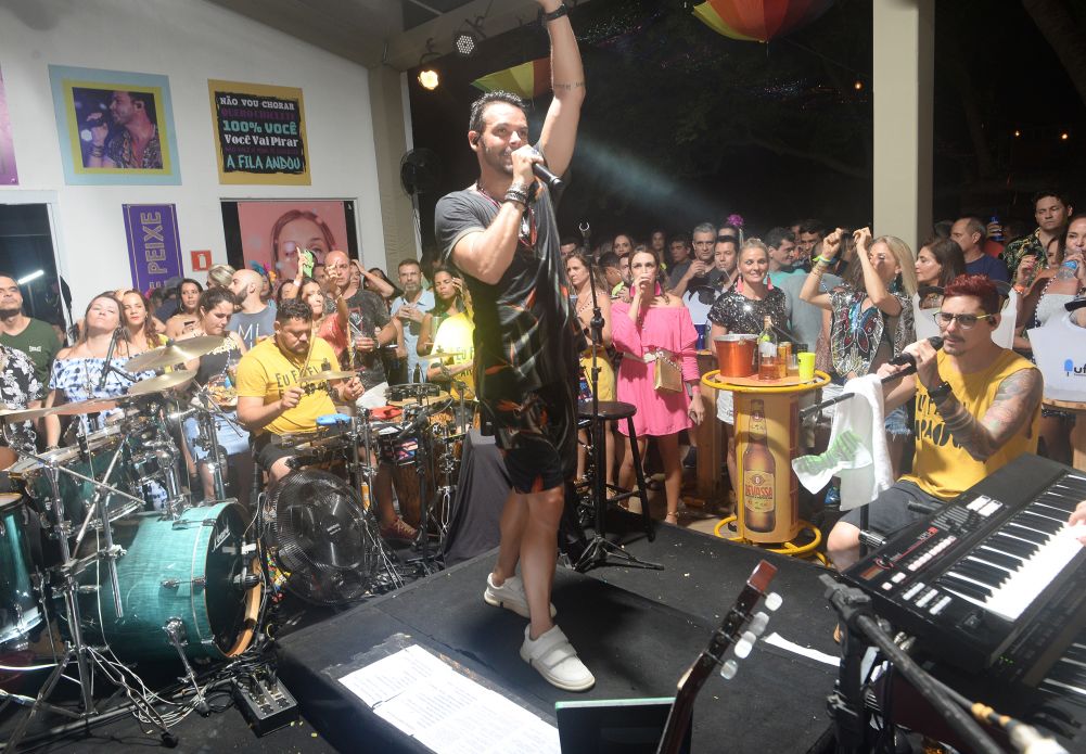 Alexandre Peixe se apresentou ontem dia 15 na Bahia Marina com o Show Axezin Sume, o último dele antes do Carnaval